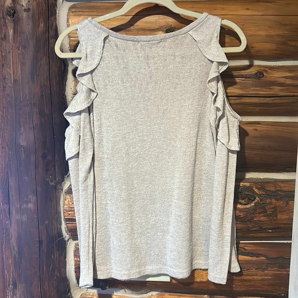 Cold Shoulder Ruffle Knit sweater - Picture 3 of 4